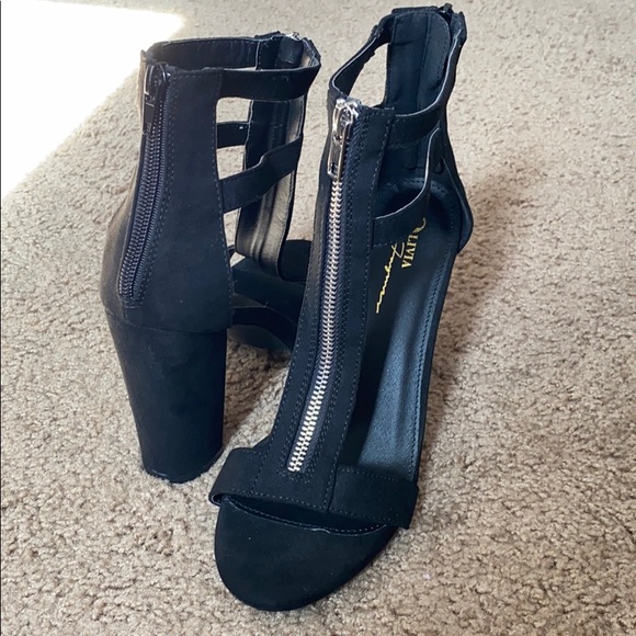 Heels - Picture 3 of 3